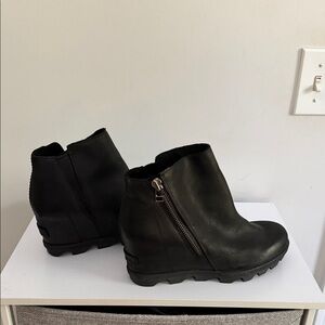 Sorel Black Leather Ankle Booties